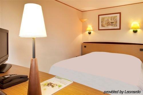 Hotel Campanile Nimes Sud - Caissargues