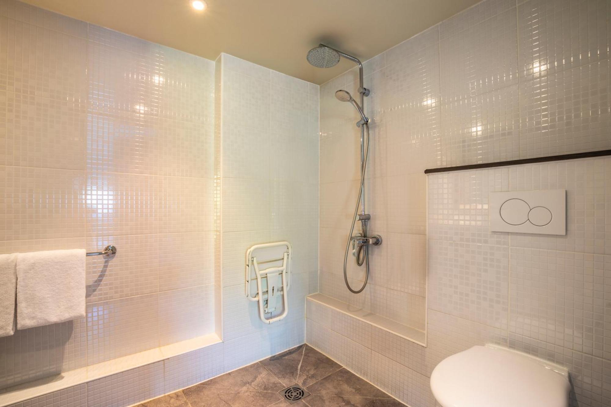 Campanile Nimes Sud - Hotel